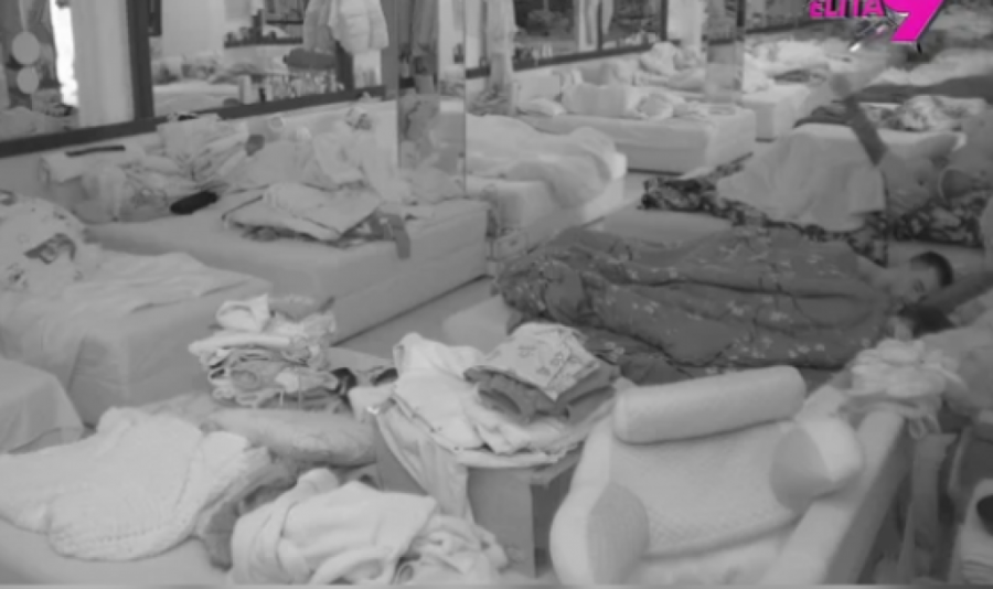 LUKA SE IŽIVLJAVA NAD ANITINIM TELOM: Pogledajte divljačku AKCIJU pred svima, više ne mare za kamere!