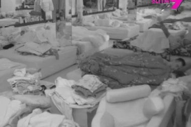 LUKA SE IŽIVLJAVA NAD ANITINIM TELOM: Pogledajte divljačku AKCIJU pred svima, više ne mare za kamere!