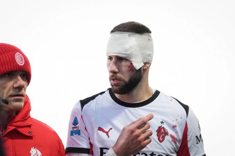 DEVET KOPČI NA GLAVI I LITAR KRVI NA DRESU: Novi detalji i poznato stanje Strahinje Pavlovića! (FOTO)