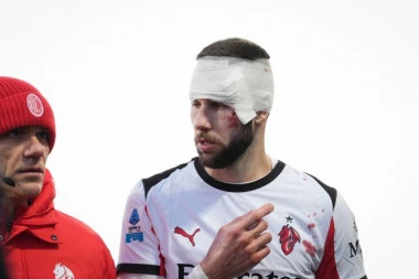 DEVET KOPČI NA GLAVI I LITAR KRVI NA DRESU: Novi detalji i poznato stanje Strahinje Pavlovića! (FOTO)