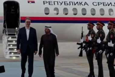 VUČIĆ STIGAO U EMIRATE! Na aerodromu veličanstven doček: "Želim da i naša Srbija bude poput ove prelepe zemlje" (VIDEO)
