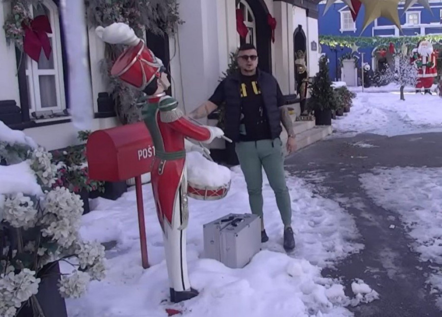 PREPUNI KOFERI STIGLI U "ELITU", TERZA DOBIO JASNU PORUKU! Nakon drame na krštenju OVO GA JE POTPUNO URNISALO!