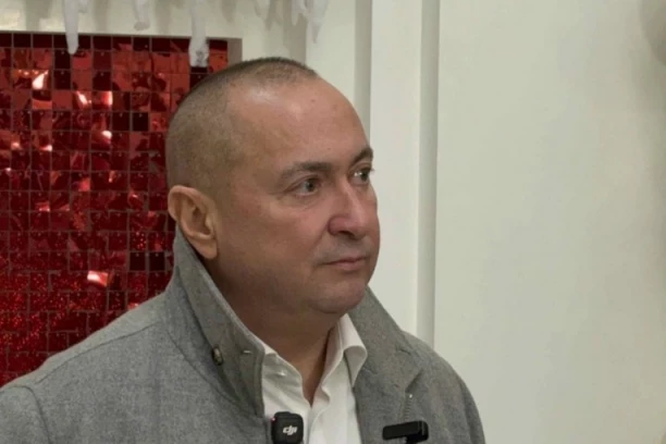 SLAĐA IŠAMARALA ĐANIJA! Uhvatila ga na GOMILI, pa ga DOHVATILA i prevaspitala!