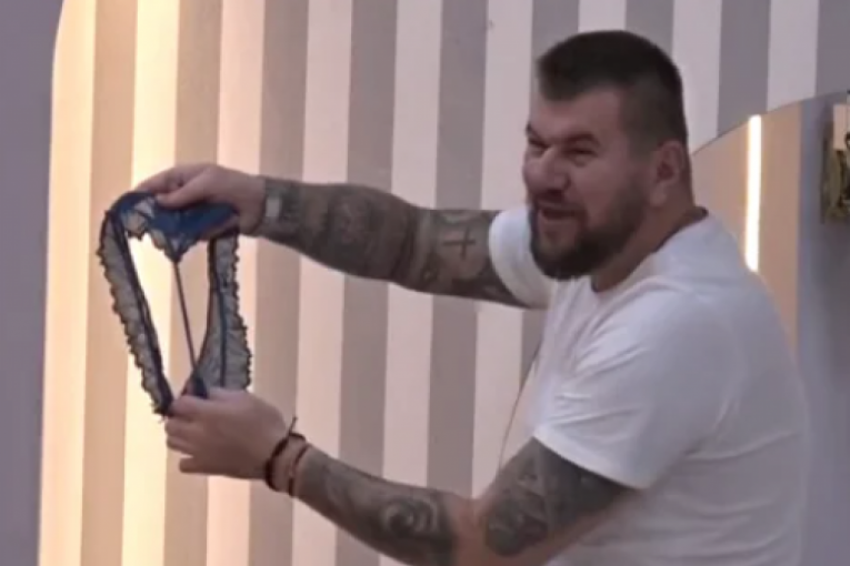 Janjuš drži Kačavendine gaće