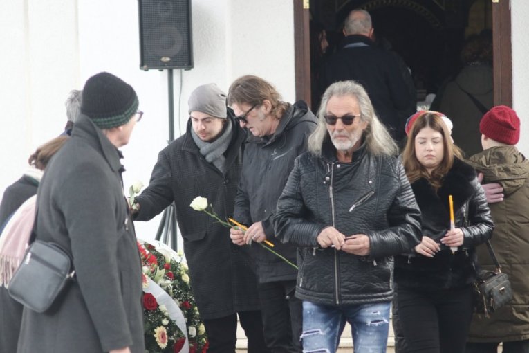Boda Ninković prima saučešća na sahrani brata Ljubomira Ninkovića