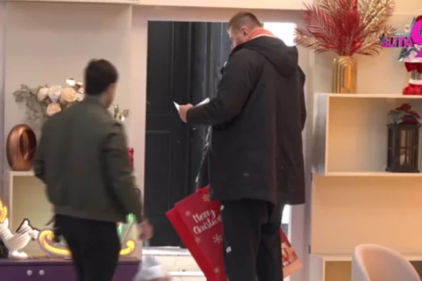 JANJUŠ DOBIO PISMO IZ SPOLJNOG SVETA: Saznao šta mu se dešava s ĆERKICOM Krunom, BRIZNUO u plač! (FOTO)