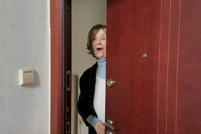 ŠOKIRALI SMO LEPU LUKIĆ NA 86. ROĐENDAN! Pokucali joj na vrata, a kolege je ZABORAVILE: Niko mi se nije javio, rasplakala sam se... (VIDEO)