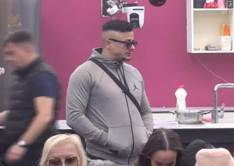 PUKLA TIKVA U PROGRAMU UŽIVO, TERZA ŠUTNUO SOFIJU! Tetovka mu OVO RADILA IZA LEĐA - ZAR SA CIMEROM?!