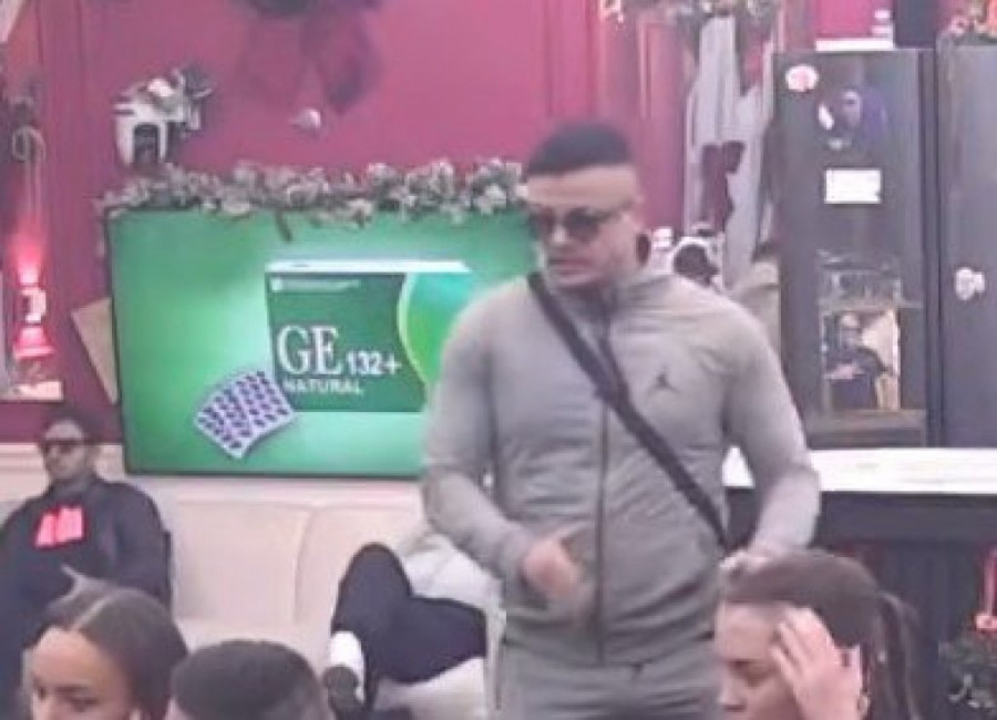 PUKLA TIKVA U PROGRAMU UŽIVO, TERZA ŠUTNUO SOFIJU! Tetovka mu OVO RADILA IZA LEĐA - ZAR SA CIMEROM?!