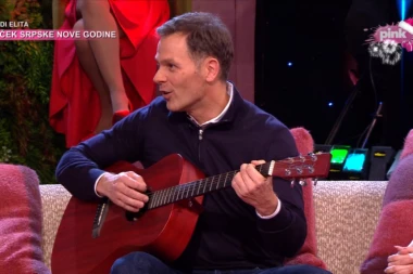 SINIŠA MALI KAKVOG NIKADA NISTE VIDELI! Zasvirao legendarnu pesmu, pa mu se pridružili Breskvica, Amidžić i Lidija Vukićević! (FOTO)