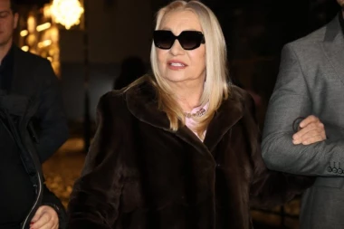 OTKRIVENO ZBOG ČEGA SE VESNA ZMIJANAC POVLAČI: Ovo je istina o njenom zdravstvenom stanju!