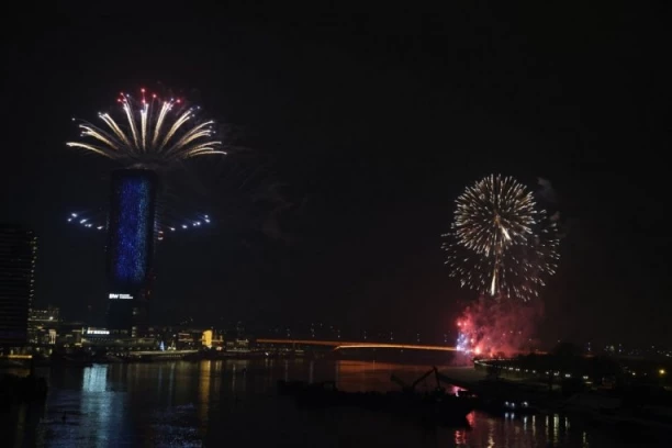 SPEKTAKL NA NEBU IZNAD BEOGRADA! Evo kako je dočekana srpska Nova godina u prestonici! (FOTO, VIDEO)
