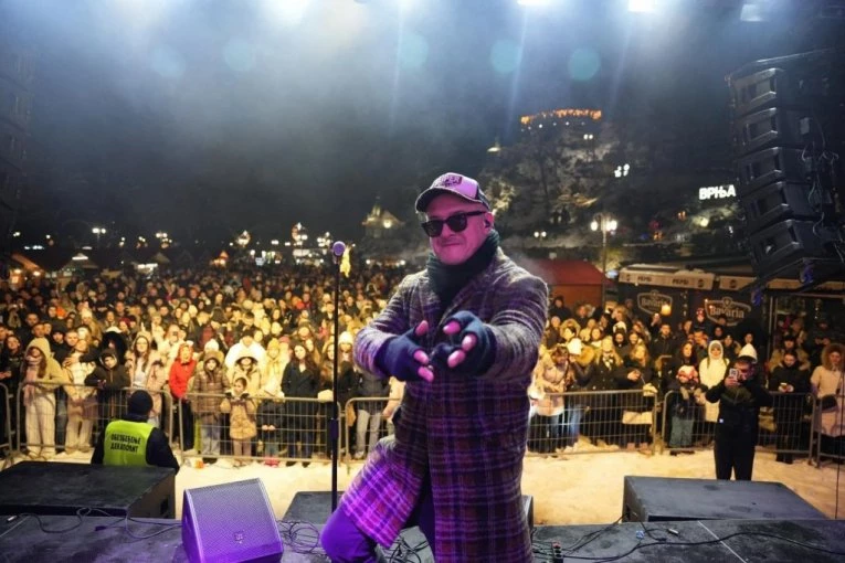 Vrnjačka Banja u znaku muzike i dobrog raspoloženja: Tropiko bend uveličao doček srpske Nove godine