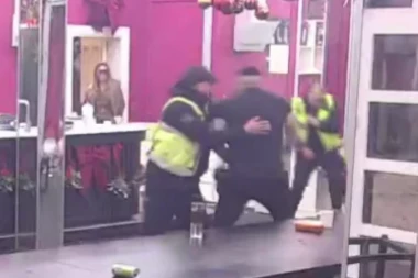 TERZA ZVERSKI NASRNUO NA SOFIJU! Obezbeđenje uletelo u Belu kuću, hitno zaustavljena žurka!