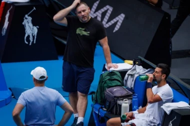 PRIZOR KOJI JE ZABRINUO SRBIJU! Đokoviću bila potrebna pomoć - DA LI JE UPALJEN CRVENI ALARM? (VIDEO)