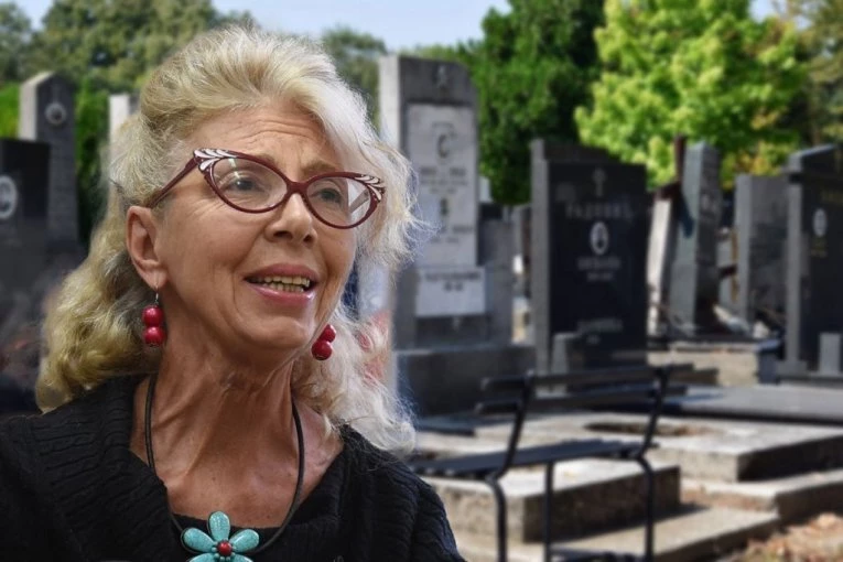 Ovde će biti sahranjena Maja Volk! Na grobu uklesane upozoravajuće reči!