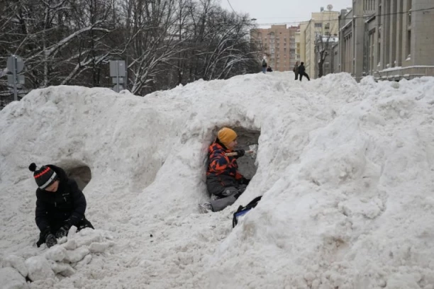 ZIMSKA OLUJA OKOVAĆE AMERIKU! Izdata upozorenja na OBILNE snežne padavine i EKSTREMNO nisku temperaturu!
