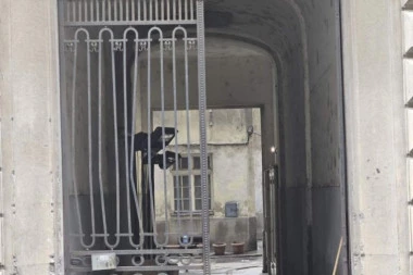 MISTERIJA SMRTI MUŠKARCA U BEOGRADU! Pronađen u dvorištu poznatog kafića, sumnja se na OVO!