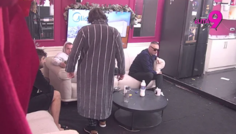 FILIP DOBIO ŠUT-KARTU OD ANELI, PA MAJU ODVUKAO U KREVET! Starleta srozana na samo dno, tek joj sledi najveće poniženje!