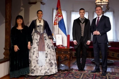 VUČIĆ ODLIKOVAO KNJIŽEVNICU! Ljiljani Habjanović Đurović svečano uručen Orden Karađorđeve zvezde prvog stepena