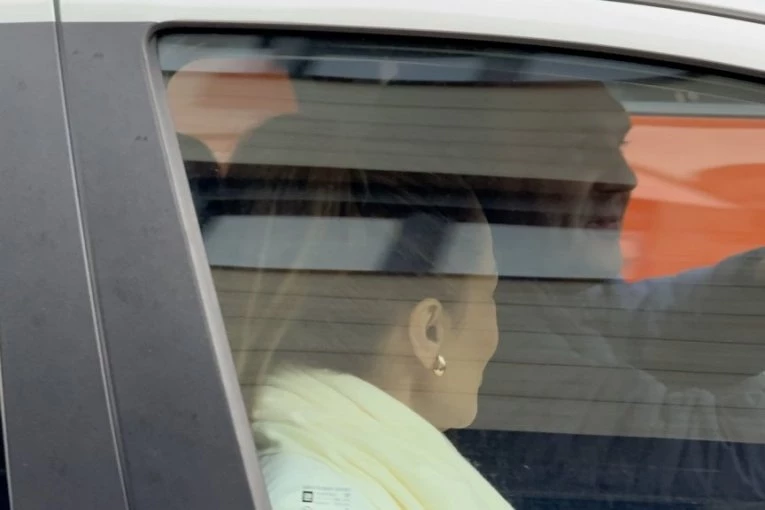 ĆERKA MINE KOSTIĆ SPREMNA ZA PROSLAVU KASPEROVOG ROĐENDANA: Pevačica usnimljena sa mezimicom, evo gde ih Mane vodi! (FOTO+VIDEO)