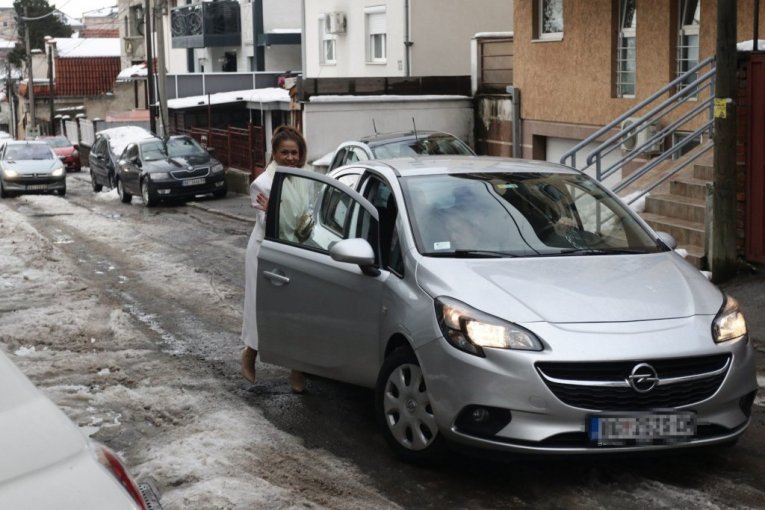 Kasper došao po Minu i njenu ćerku