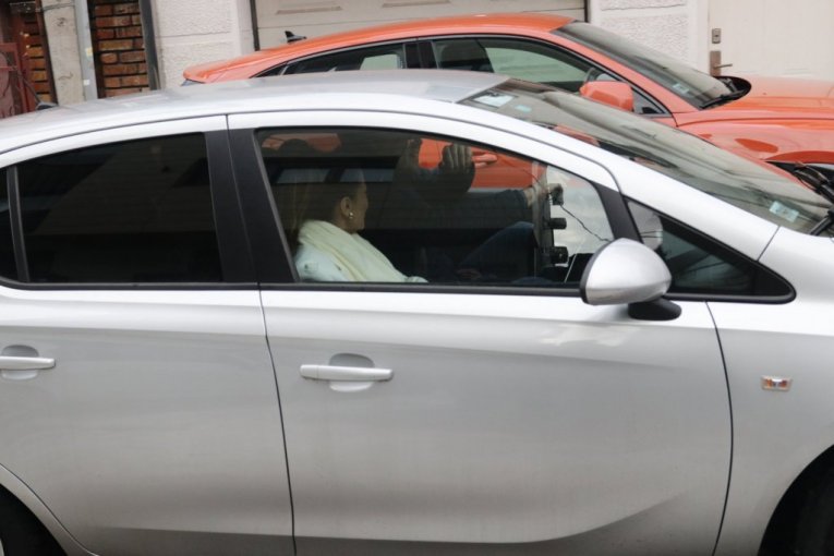 Kasper došao po Minu i njenu ćerku