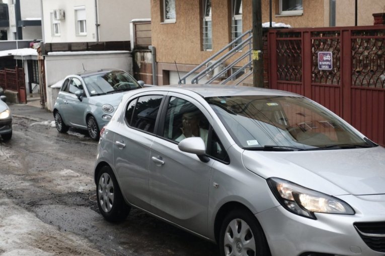 Kasper došao po Minu i njenu ćerku