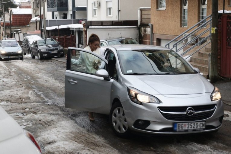 Kasper došao po Minu i njenu ćerku