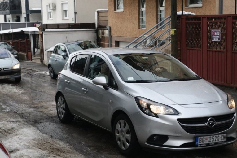 Kasper došao po Minu i njenu ćerku