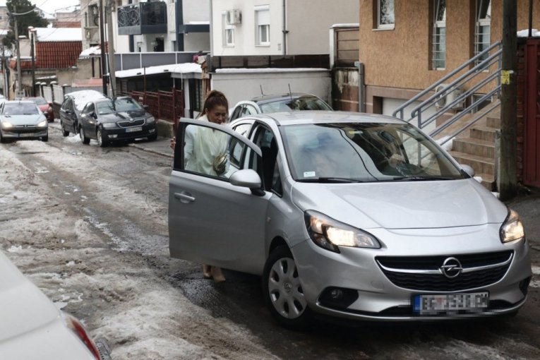 Kasper došao po Minu i njenu ćerku