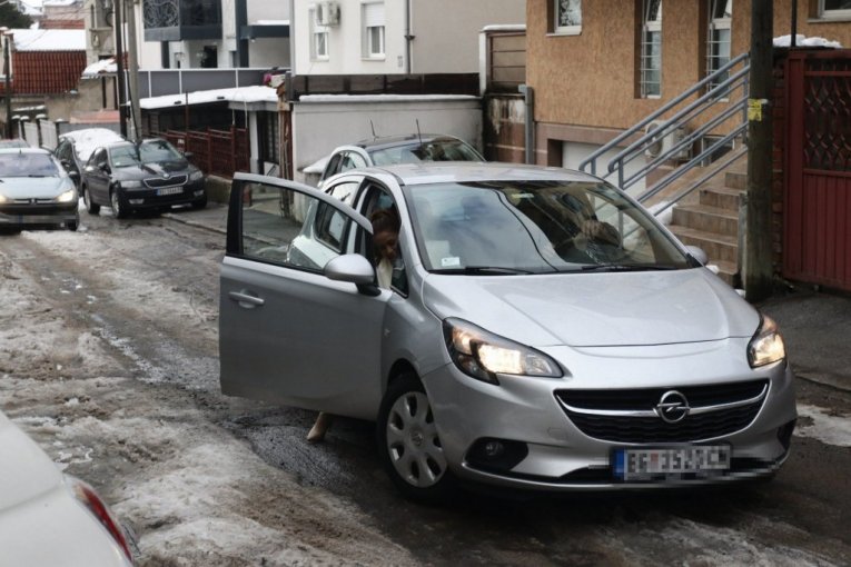 Kasper došao po Minu i njenu ćerku