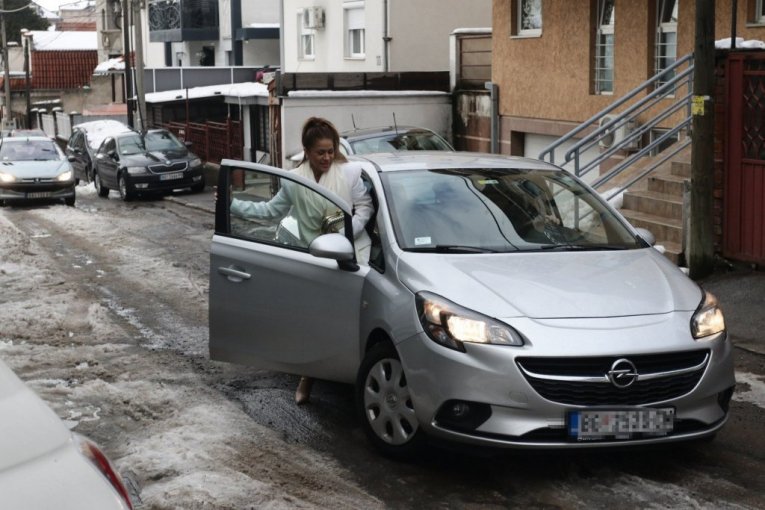 Kasper došao po Minu i njenu ćerku