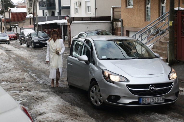 Kasper došao po Minu i njenu ćerku