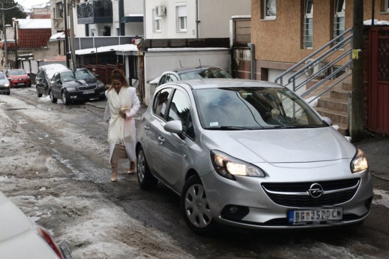 Kasper došao po Minu i njenu ćerku