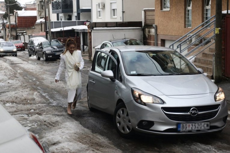 Kasper došao po Minu i njenu ćerku