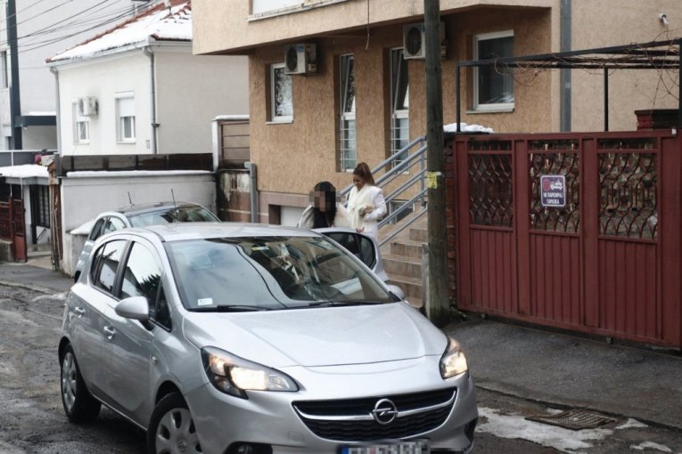 Kasper došao po Minu i njenu ćerku