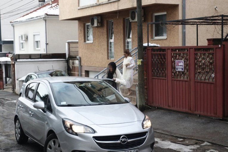 Kasper došao po Minu i njenu ćerku