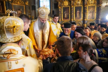 “NEKA JE SREĆNA I BLAGOSLOVENA NOVA GODINA”: Pored čestitke, patrijarh Porfirije iz Saborne crkve poslao i važne poruke