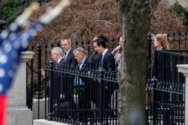 DANSKI MINISTAR ISTRČAO IZ ZGRADE! Nakon pregovora sa SAD oko Grenlanda usledio ČUDAN OBRT! (FOTO)