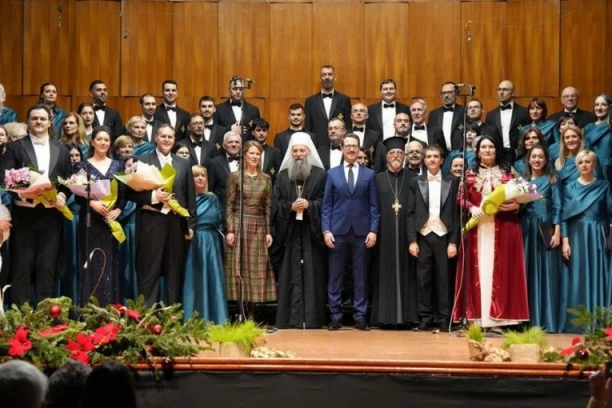 BLAGOSLOV I MOLITVA U KOLARCU: Patrijarh Porfirije i Karađorđevići na Novogodišnjem koncertu Prvog beogradskog pevačkog društva