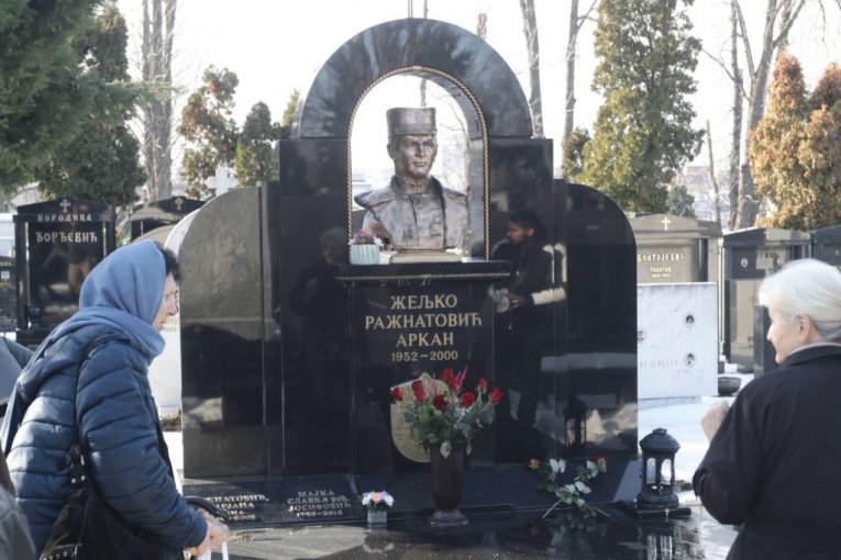 Jasna Diklić, sestra Željka Ražnatovića Arkana