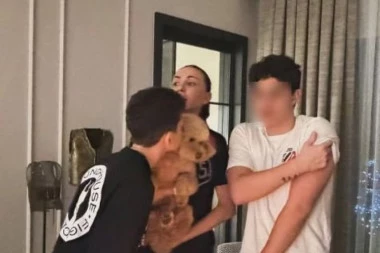 EMINU JAHOVIĆ IZNENADILI SINOVI ZA ROĐENDAN: Nećete verovati koliko godina je napunila! (GALERIJA)