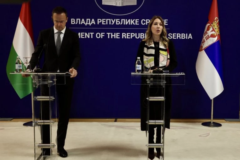 PRIČE DA MOL ŽELI DA UGASI RAFINERIJU SU LAŽ! Sijarto: Želimo da budemo većinski vlasnici NIS