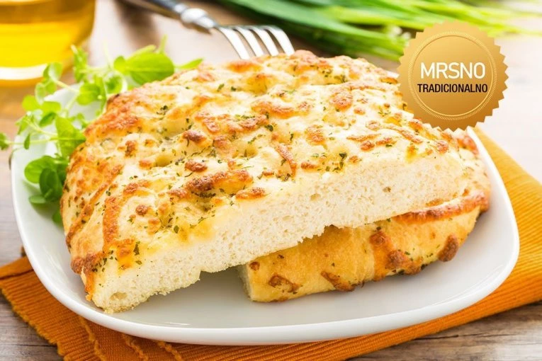 NAJUKUSNIJA STARINSKA POGAČA KOJA BUDI USPOMENE: Zaboravljeni bakin recept i danas će oduševiti celu porodicu, a i goste