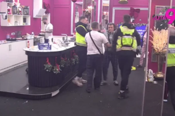 OBEZBEĐENJE ULETELO U BELU KUĆU, JEDVA SPREČEN FIZIČKI OBRAČUN! Bora Santana demolirao imanje, pa se kao furija zaleteo na cimera!