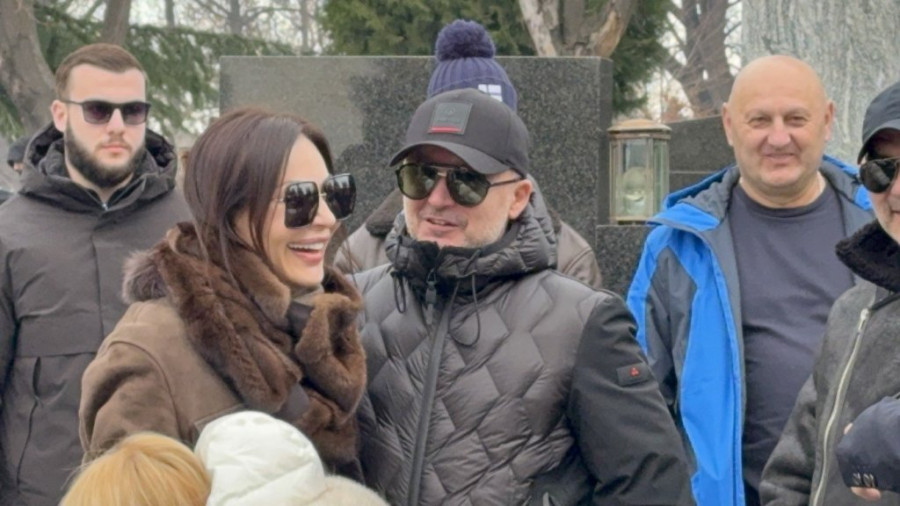 KAĆA ŽIVKOVIĆ NAPUŠTA SRBIJU: Javnost je juče prvi put videla Stojketa nakon SKANDALA s Kijom, pevačica otkrila sve detalje!