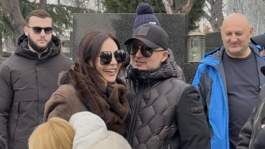 KAĆA ŽIVKOVIĆ NAPUŠTA SRBIJU: Javnost je juče prvi put videla Stojketa nakon SKANDALA s Kijom, pevačica otkrila sve detalje!