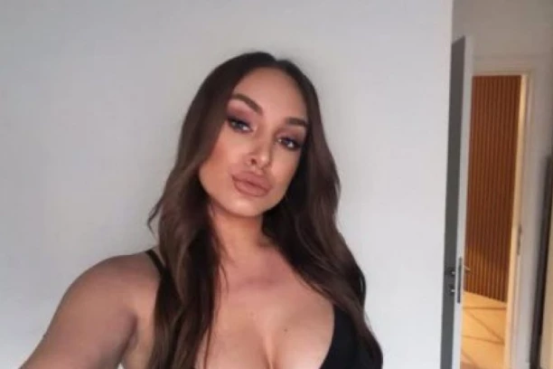 SVE NA IZVOLTE! NAPUPELI SILIKONI Lune Đogani podižu krvni pritisak, OVO GLEDATE NA SOPSTVENI RIZIK! (FOTO)