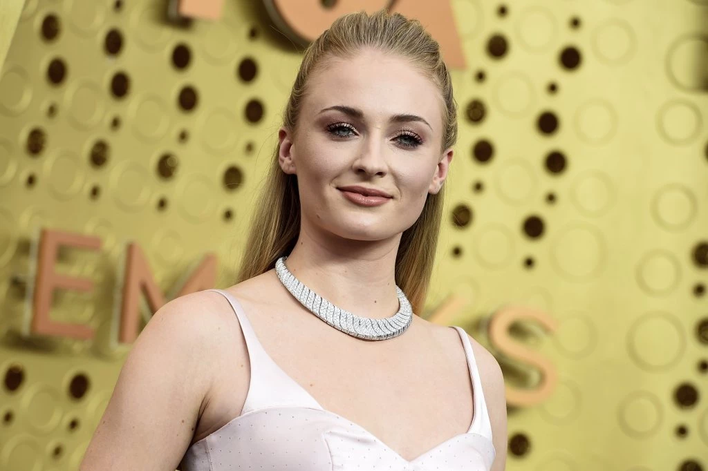 SANSA STARK JE NOVA LARA KROFT: Prva fotka raspametila fanove - kao da je iskočila iz igrice! (FOTO)